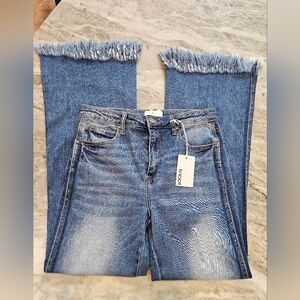 NWT! Tricot, light wash, medium, DEE FLARES Frayed Hem Distressed Jean 30